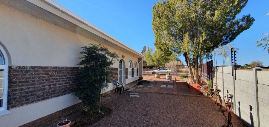 4 Bedroom Property for Sale in Flora Park Northern Cape